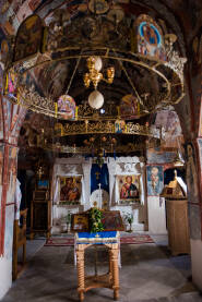 Manastir Zavala Manastir Zavala nalazi se na rubu Popovog polja podno doline Oštrog.