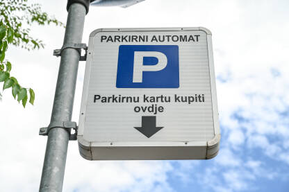 Znak za parking automat u Hrvatskoj Znak za parking automat. Parking na naplatu za vozila u gradu.