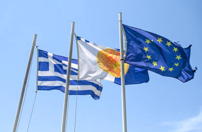Zastave Grčke, Soluna i Europske unije. Zastave Grčke, Soluna i Europske unije. Državna zastava Grčke, grada Thessaloniki i EU na jarbolu. Grčka Republika.