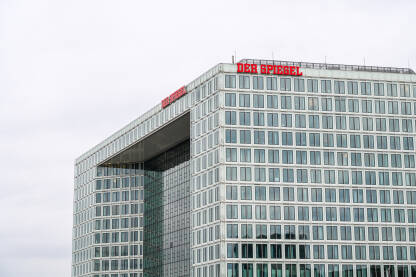 Sjedište Spiegel-a u Hamburgu, Njemačka. Der Spiegel je njemački sedmični magazin. Sjedište Spiegel-a u Hamburgu, Njemačka. Der Spiegel je njemački sedmični magazin. Uredništvo.