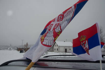 Fotografija srpske zastave fotografisana  uoči Srpskog Pravoslavnog Božića-Badnjica