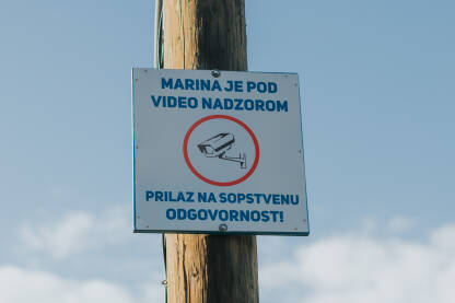 Znak video nadzor Znak za video nadzor, prilaz na sopstvenu odgovornost