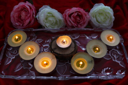 Svijeće uz ruže
