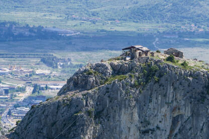 Pristupna kućica, ZIP LINE, na mjestu Fortica iznad Mostara