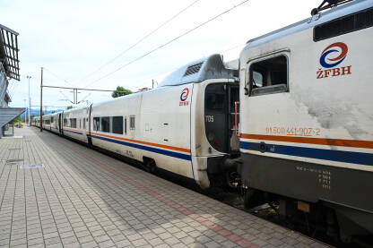 Željeznice Federacije BiH Talgo voz. Željeznice Federacije BiH. Vagoni. Transport. Putnički voz.