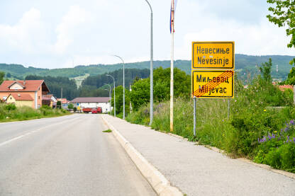 Tabla sa natpisom Nevesinje Nevesinje, tabla u ulazu u mjesto.