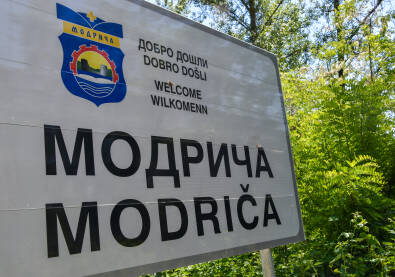 Modriča Tabla pored puta. Modriča, Republika Srpska, Bosna i Hercegovina.