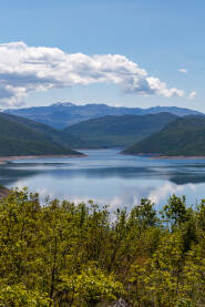 Bilećko jezero Bilećko jezero je vještačko jezero koje se nalazi na teritoriji opštine Bileća. Nastalo je izgradnjom brane Grančarevo na reci Trebišnjici blizu grada Bileće 1968. godine.