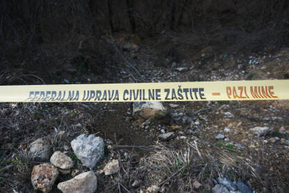 Natpis: PAZI MINE
Federalna uprava civilne zaštite. Civilna zaštita FBiH.