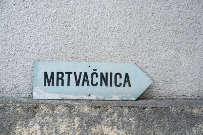Natpis mrtvačnica Oznaka za mrtvačnicu. Znak za mrtvačnicu u bolnici.
