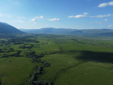 Livanjsko polje i Ždralovac Livanjsko polje i vodotok Ždralovac. Sjeverozapadni kraj, prema Bosanskom Grahovu