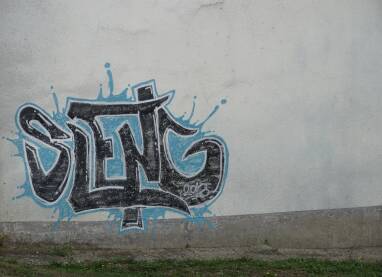 Grafit na zidu Grafit na zidu zgrade-sleng !