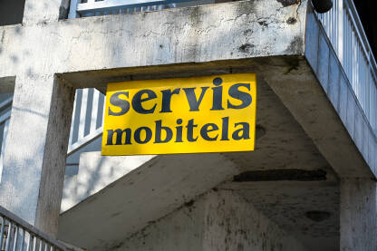 Servis mobitela, znak. Servis mobitela, znak.