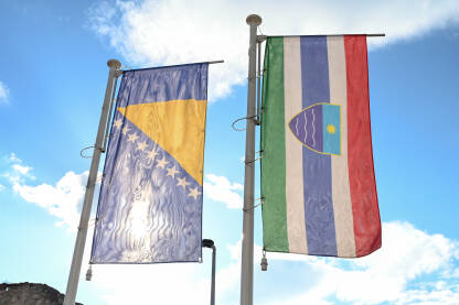 Zastava BiH i Hercegovačko-neretvanskog kantona. Zastava Bosna i Hercegovine i HNK u Mostaru.