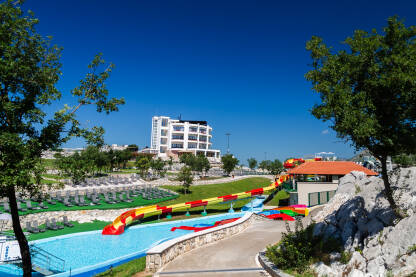 U Gradu Sunca nalazi se najveći aqua park na Balkanu, luksuzni hotel, sportsko-rekreativni objekat,  wellness i spa centar, etno selo, igraonica, apartmansko naselje, auto-kamp...