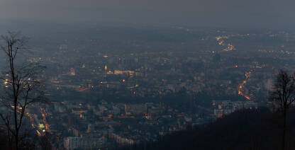 Panorama Banja Luke Gradska panorama Banja Luke u sumrak