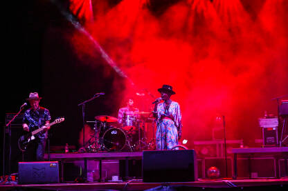 Skye Edwards, pjevačica benda Morcheeba Skye Edwards, pjevačica britanskog benda Morcheeba na festivalu. Shirley Klaris Yonavieve Edwards pjeva na bini.