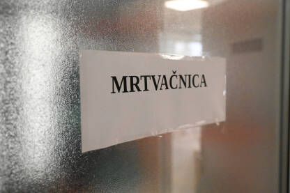 Natpis mrtvačnica. Natpis mrtvačnica u instituciji.