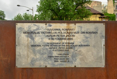 Spomenik Romima i Jevrejima koji su tokom II svjetskog rata iz rumunskih gradova odvođeni u smrt.