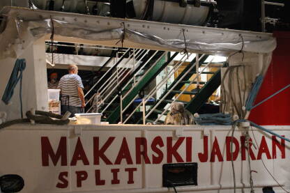 Makarski Jadran Brod Makarski Jadran Split. Život mornara. Mornarska kuhinja.