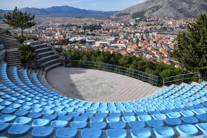 Pogled na Trebinje Pogled na Trebinje sa amfiteatra na Crkvini