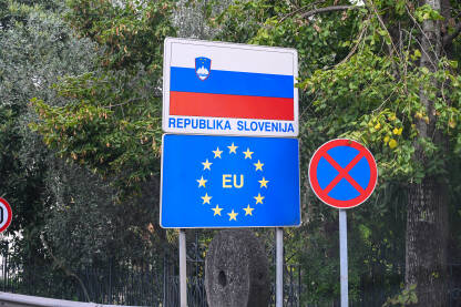 Republika Slovenija Republika Slovenija. Tabla na ulazu u Sloveniju i Evropsku uniju (EU). Granica.