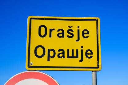 Orašje, grad na sjeveru BiH Orašje, grad na sjeveru BiH. Tabla na ulazu u mjesto.