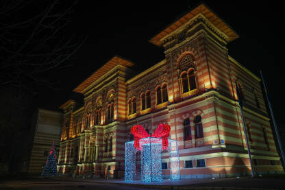 Vijećnica u Brčkom za vrijeme praznika.