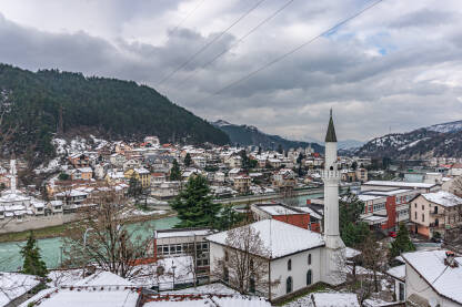 Repovačka džamija u Konjicu. Konjic pod snijegom. Repovačka džamija. Grad Konjic