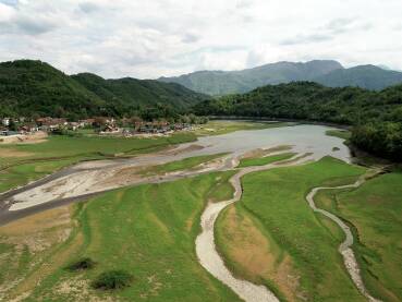 Ušće rijeke Neretvice Ušće rijeke Neretvice u Jablaničko jezero u Buturović-Polju.
