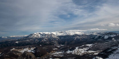 F85_9900 Planina Treskavica a iza Jahorina.