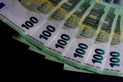 Šest novčanica od 100 Eura