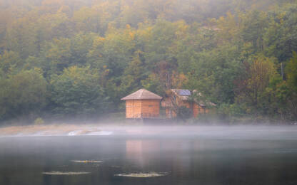 Montažna koliba na rijeci Uni