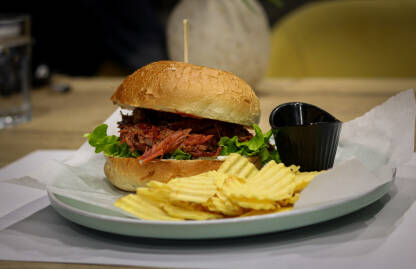 Burger sa butkicom Burger sa butkicom ukusno