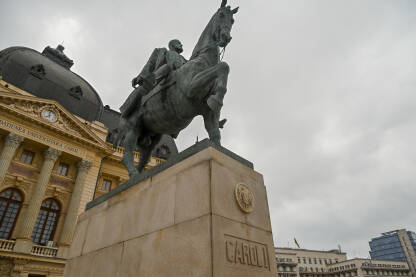 Zgrada glavne univerzitetske bibioteke u Bukureštu. Spomenik kralju Carolu I.