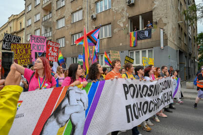 Bh. povorka ponosa 2023 Građani na Bh. povorci ponosa u Sarajevu, 24. juna 2023. Protest za veće prava LGBTIQ zajednice u BiH.