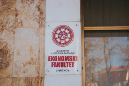 Natpis Ekonomski fakultet Brčko na latinici