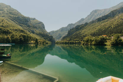 Jablaničko jezero Sunčani dan na Jablaničkom jezeru