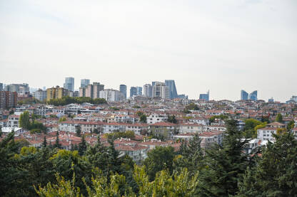 Panorama Ankare, glavnog grada Turske. Panorama grada Ankare s neboderima i zgradama.