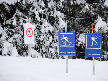 Skijaška staza Skijaška staza i znakovi na planini Igman.