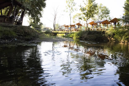 Sanica u jutarnjem izdanju Na fotografiji vidimo rijeku Sanicu koja se nalazi između opština Sanski Most i Ključ u njenom jutarnjem izdanju...
