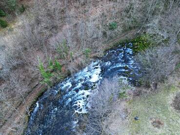Prodirući iz stijena podno planine Vitorog, nadomak sela Pljeva, iz tri izvora izbija kristalno čista voda i nastaje rijeka Pliva koju zbog izdašnosti vrela mnogi smatraju za najveći izvor pitke vode