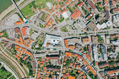 Brčko iz zraka Centar Brčkog iz zraka, sunčan dan