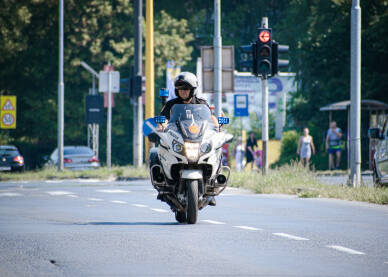 Policija na motoru, Tuzlanski kanton Službenik MUP TK patrolira na motoru.