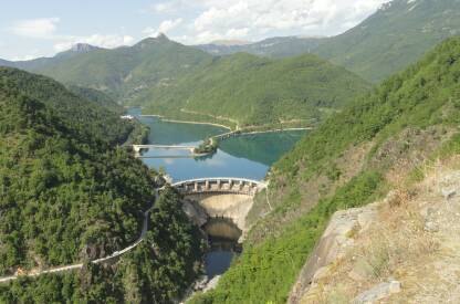 Brana na Jablaničkom jezeru Brana, Hidroelektrana Jablanica. Jablaničko jezero.