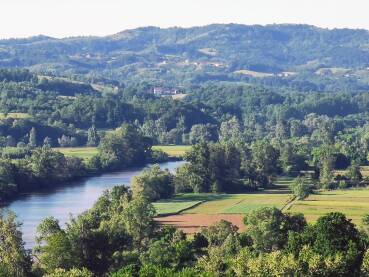 Priroda Pogled sa Trebave iz Vranjaka, ka Vučijaku. Panorama tokom rijeke Bosne.