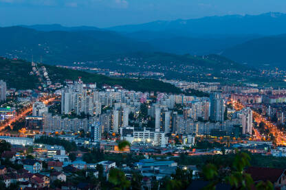 Stambeno naselje Alipašino Polje, Sarajevo Alipašino Polje je sarajevsko naselje u općini Novi Grad. Naselje se sastoji iz tri kvarta: Faza A, Faza B i Faza C.