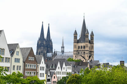 Köln, Njemačka Köln, Njemačka. Katedrala i Vijećnica. Zgrade u staroj gradskoj jezgri.