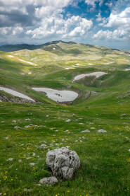 _DSC4760-Edit-Edit Bjelašnički plato, visoravan omeđena planinama, Bjelašnicom sa sjevera, Treskavicom sa istoka, Visočicom sa juga i planinom Obalj sa zapada.