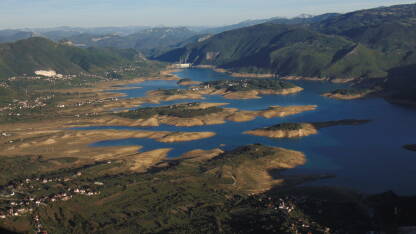 Ramsko jezero Prozor Rama ,moje malo mjesto o obogaceno raznolikom ljepotom.Plavo jezero daje puninu ovom malo mjestu